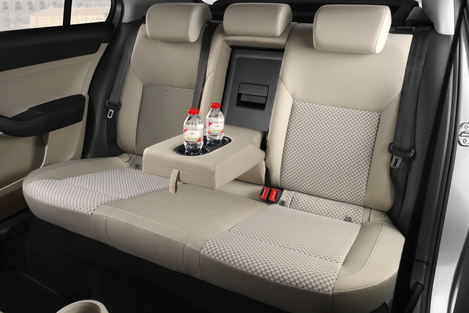 [2013-Seat-Toledo-Sedan-56%255B2%255D.jpg]
