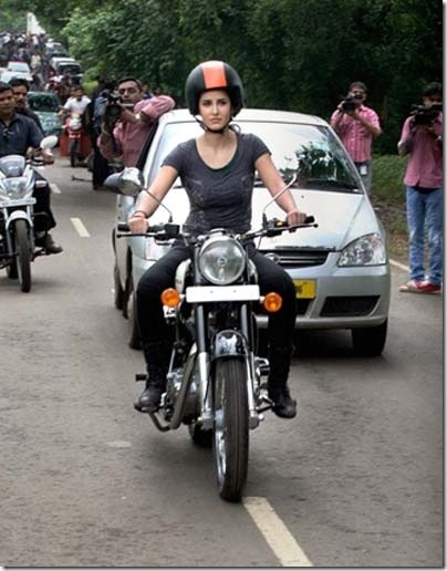 katrina-kaif-hrithik-roshan-bike-ride-4