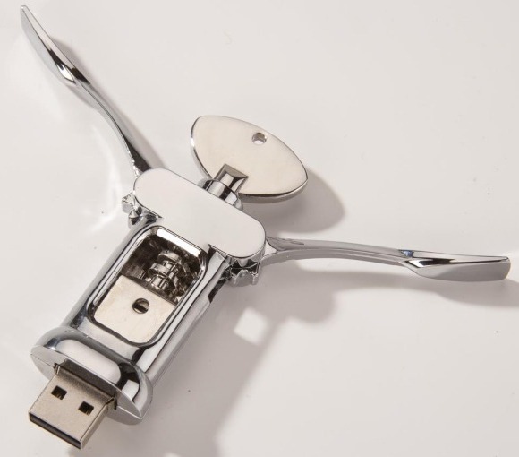 [Corkscrew%2520%2520USB%2520flash%2520drive%25201%255B5%255D.jpg]