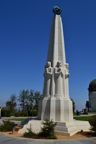 [GrifithObservatory1930sStatue2.jpg]