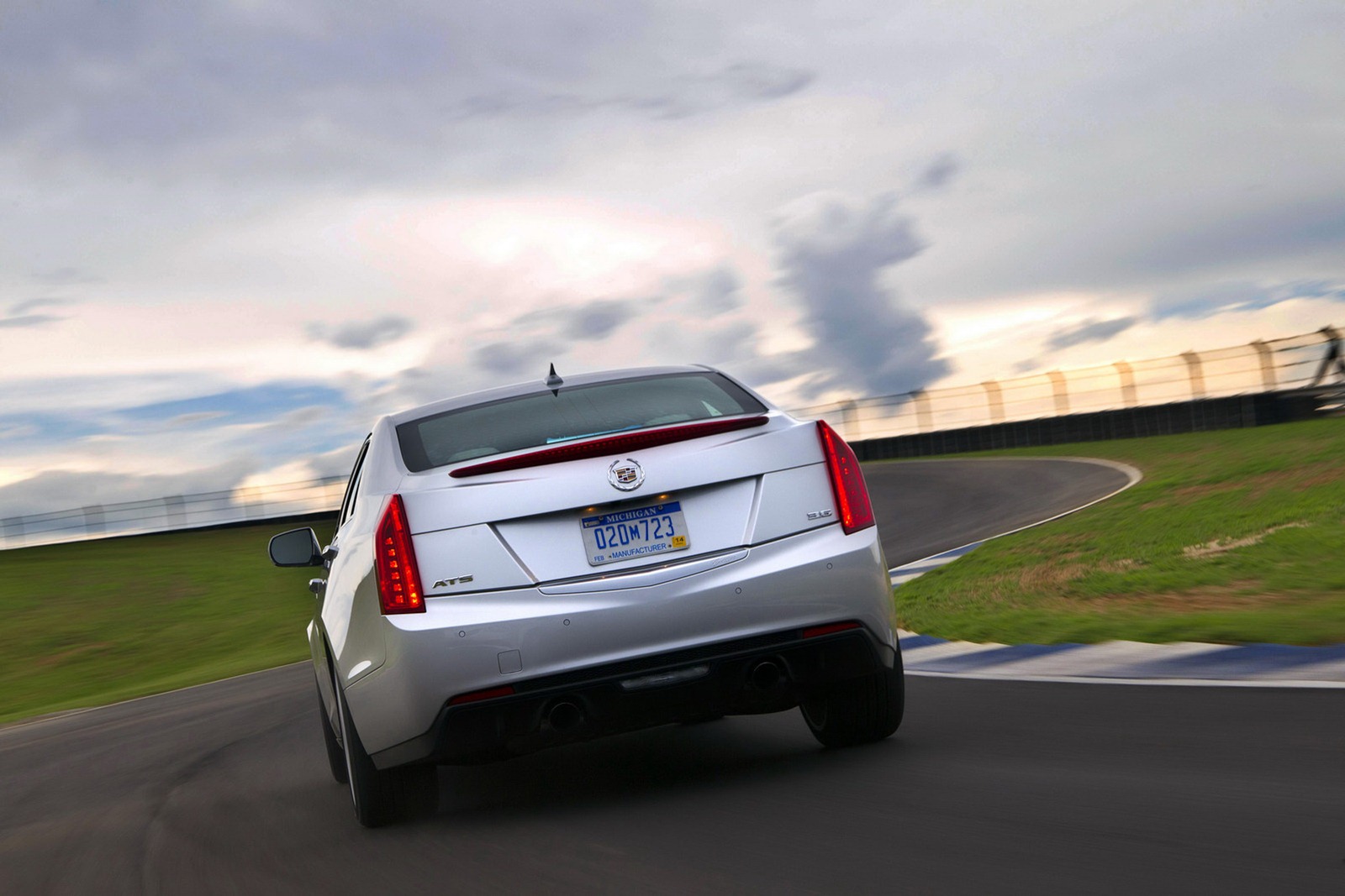 [2013-Cadillac-ATS-10%255B5%255D.jpg]