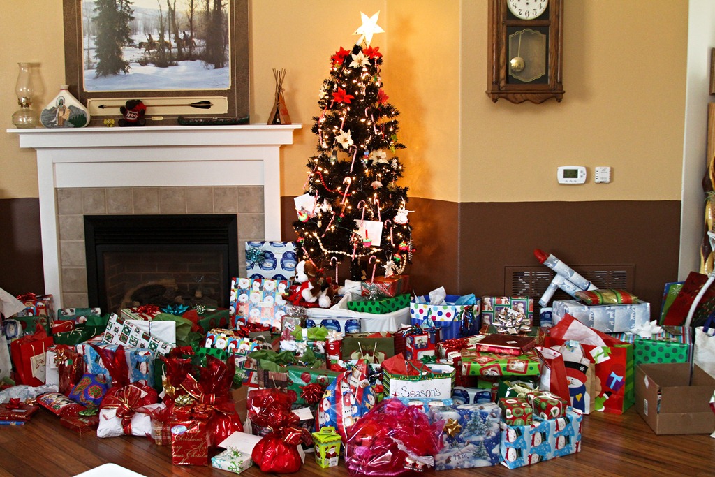 [Presents%2520at%2520Nanas%2520house%255B4%255D.jpg]