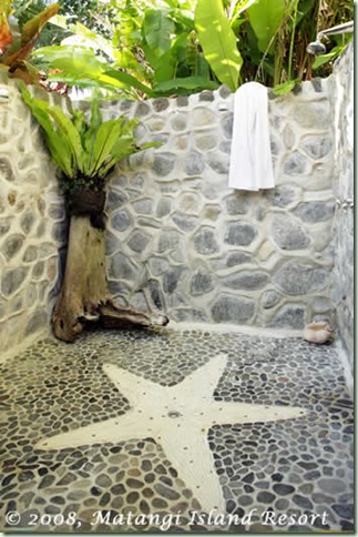 matangi-treehouse-outdoor-shower