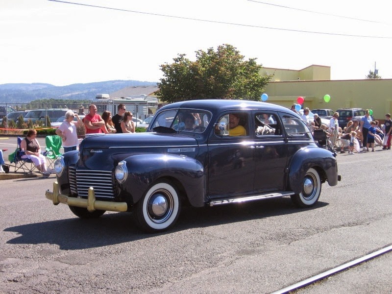 [IMG_7551-1940-Chrysler-4-Door-Sedan-.jpg]