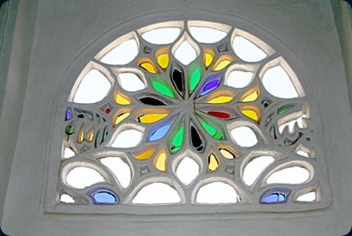 San'a ypical-Stained-Glass-Wi San'a ypical-Stained-Glass-Wi