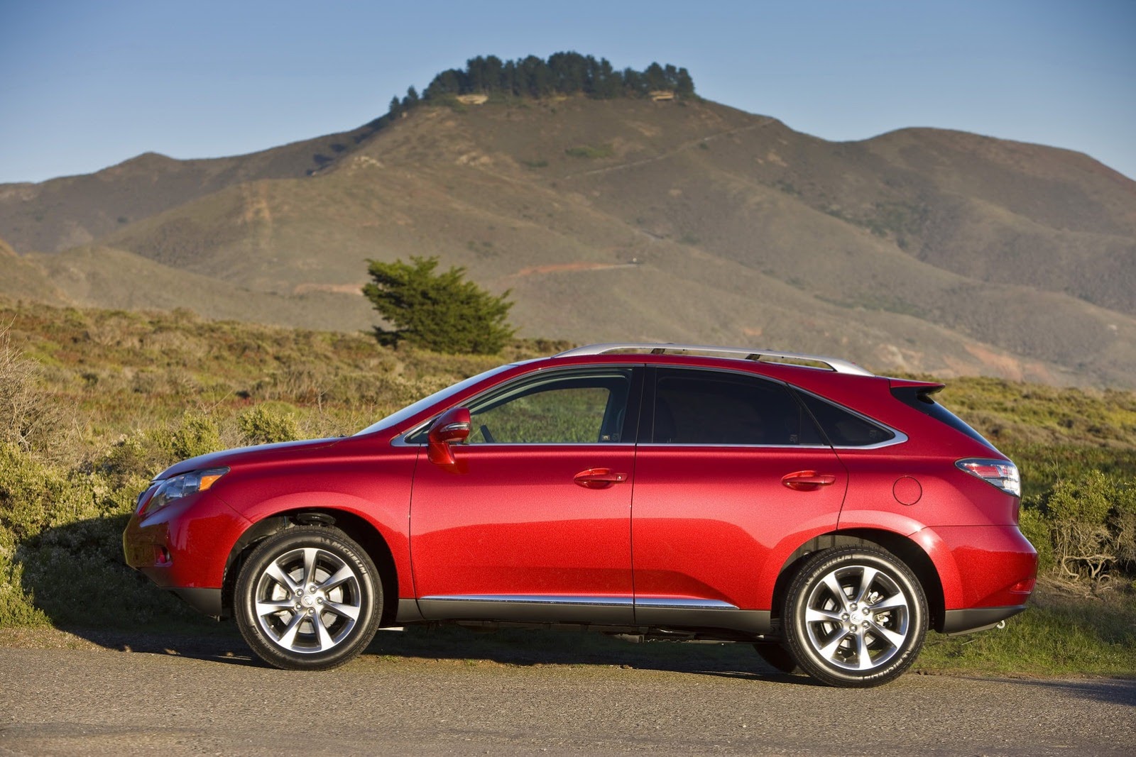 [2010-Lexus-RS-5%255B2%255D.jpg]