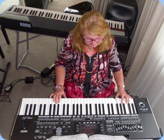 Desiree Barrows coming to grips with the Korg Pa3X and playing very nicely too!