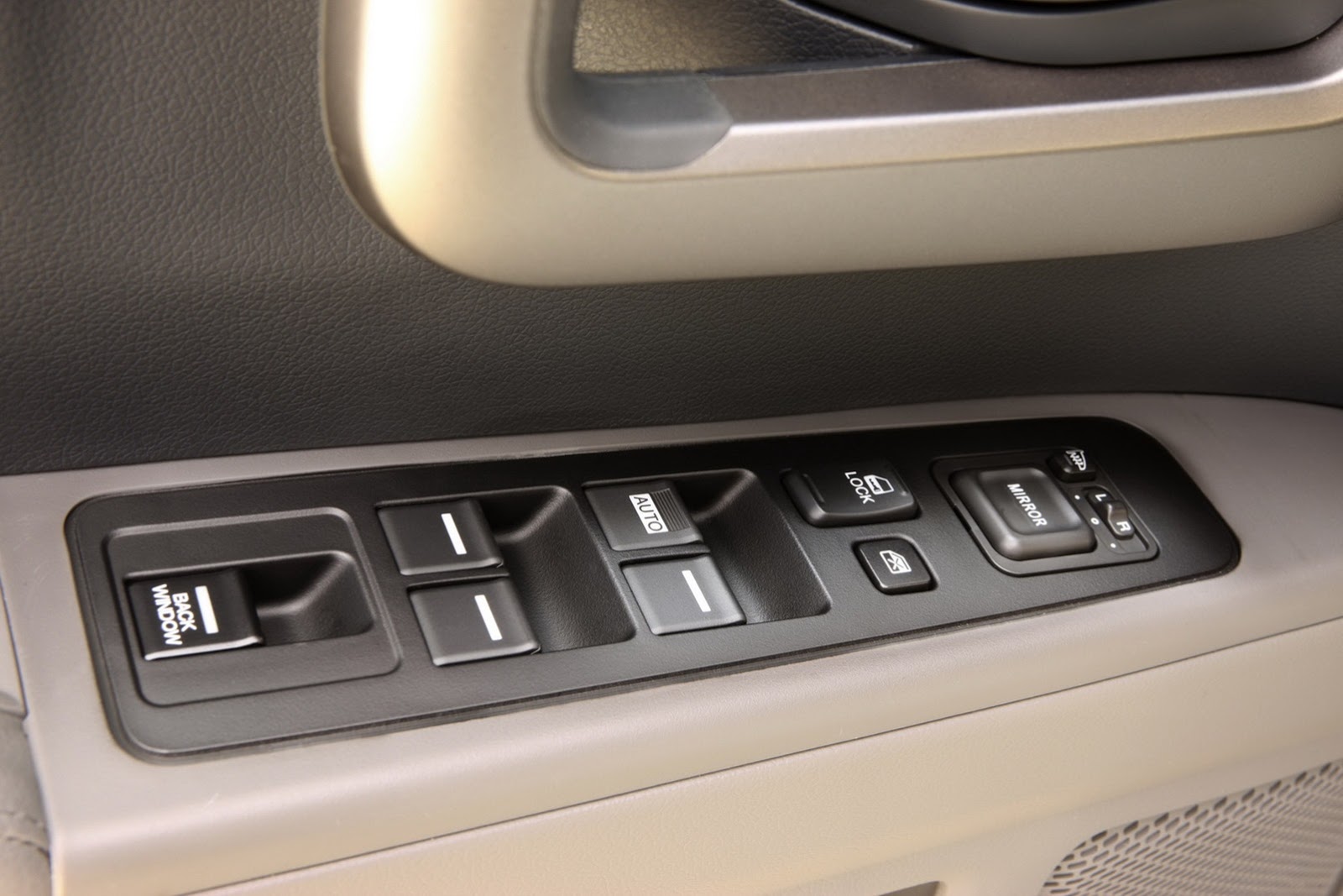 [2014_Honda_Ridgeline_RTL_19%255B2%255D.jpg]