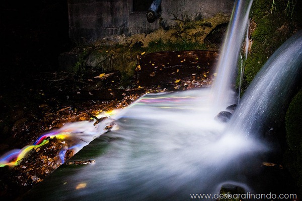 glow-sticks-dropped-into-waterfalls-lenz-abildgaard-arco-iris-luz-cachoeira-desbaratinando (5) glow-sticks-dropped-into-waterfalls-lenz-abildgaard-arco-iris-luz-cachoeira-desbaratinando (5)