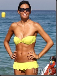 elisabetta-gregoraci-in-a-yellow-bikini-02-675x900