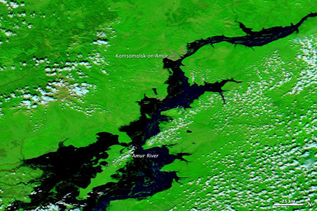 NASA's Aqua satellite acquired this false-color image of the swollen Amur River at record flood levels, on 8 September 2013. The extreme floods in northeastern China and the Russian Far East inundated Komsomolsk-on-Amur, a Russian city of about 500,000 people. Photo: NASA GSFC<br />
