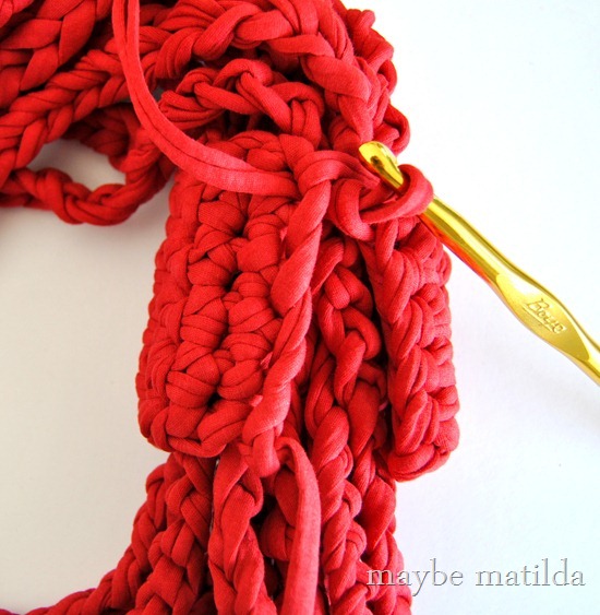 How to attach button cuff to spring chain cowl