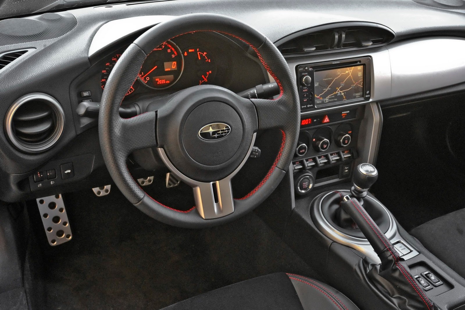 [2013-2014-Subaru-BRZ-64%255B2%255D.jpg]