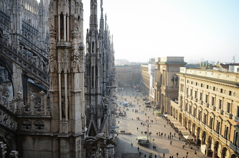 [Milan-Duomo-climb23.jpg]