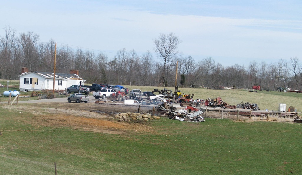[Borden%2520tornado%25202012%2520%25282%2529%255B6%255D.jpg]