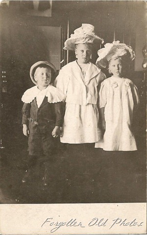 Marie Bertha and Patty Postcard DL Ant Marie Bertha and Patty Postcard DL Ant