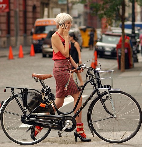 [agyness-deyn-cycle-chic-2%255B1%255D.jpg]