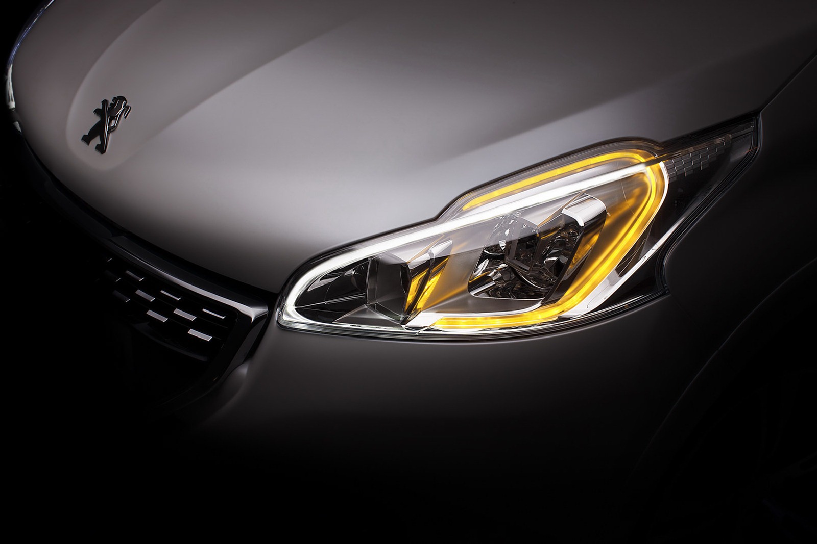 2013-Peugeot-208-GTi-24[2].jpg