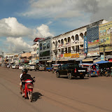 Rue Nongbone, une des rues de la calme Vientiane...