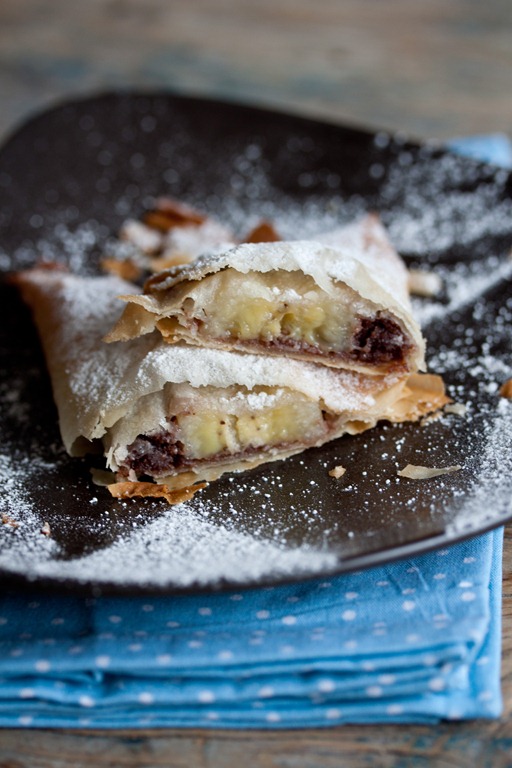 samosas with chocolate and bananas (1 von 1)