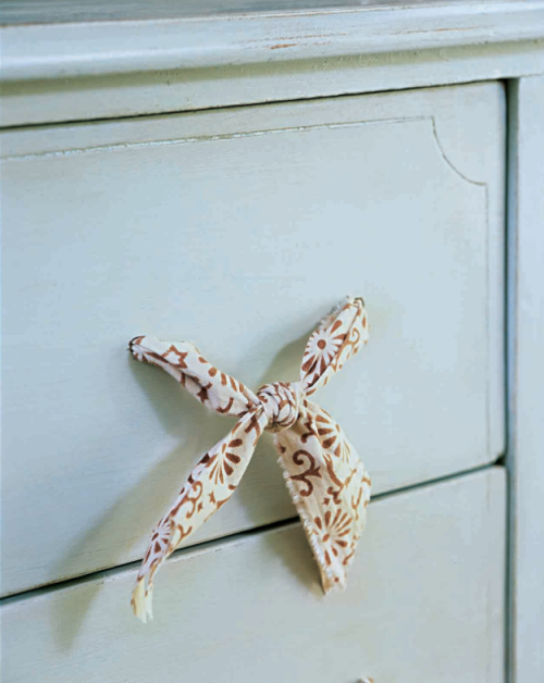 [fabric-pull-for-dresser-diy3.png]