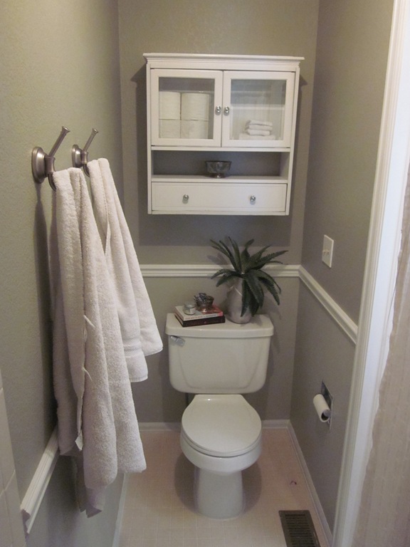 [Finished%2520Water%2520Closet%25202%255B9%255D.jpg]