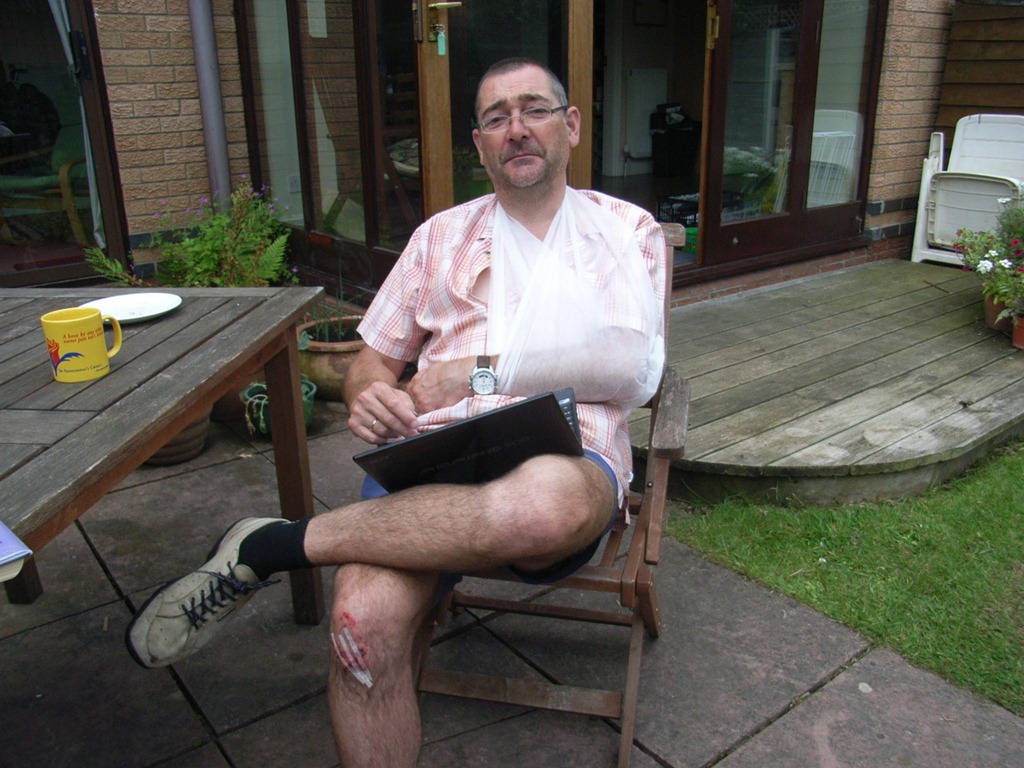 [july%25202011%2520hurt%2520001%255B3%255D.jpg]