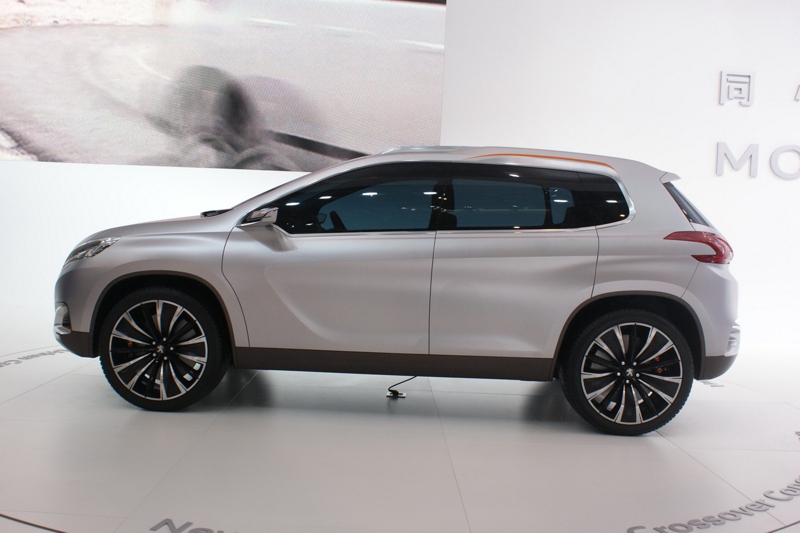[Peugeot%2520Urban%2520Crossover%2520concept%25202%255B2%255D.jpg]