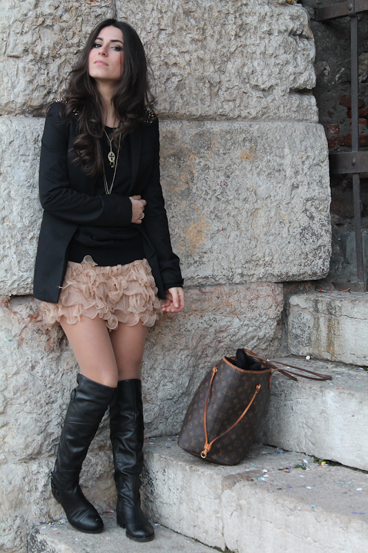 A ROMANTIC CITY A ROMANTIC LOOK A ROMANTIC CITY A ROMANTIC LOOK