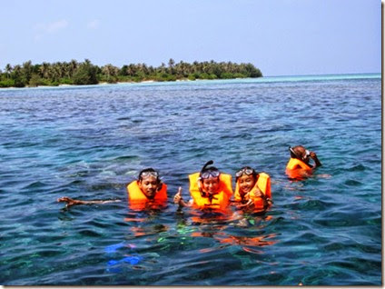 Foto Snorkeling di laut karimunjawa Foto Snorkeling di laut karimunjawa