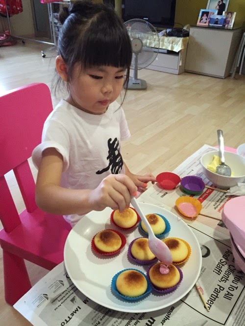 icing-on-cake.jpg Applying The Icing
