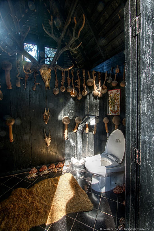 Crazy toilet Chiang Rai black temple