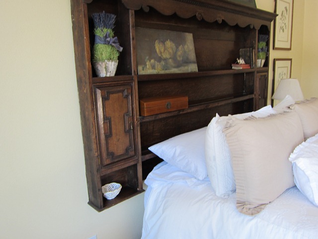 [finishedcabinetsqtablebirdsnest0091.jpg]