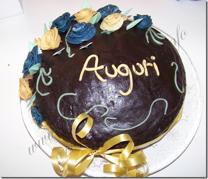 ricetta torta del diavolo torta al cioccolato rose pasta di zucchero (18)