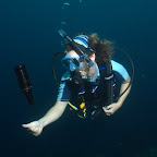 Spielen unter Wasser mit der schwebenden Flasche