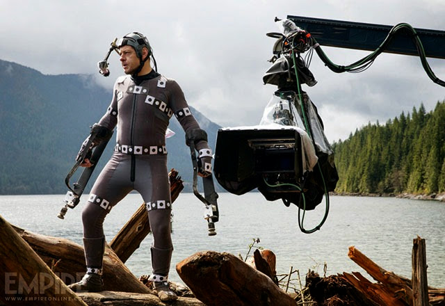 Andy Serkis a tóparton egy Majmok bolygója kulisszafotón