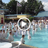 Spetterende afsluiting van het karate-seizoen van de karateka's van Sportclub F en F The Inner Way in zwembad de Stiennen Flier in Joure zwembadtraining 2008
