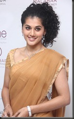 tapsee_exclusive_photo_in_saree