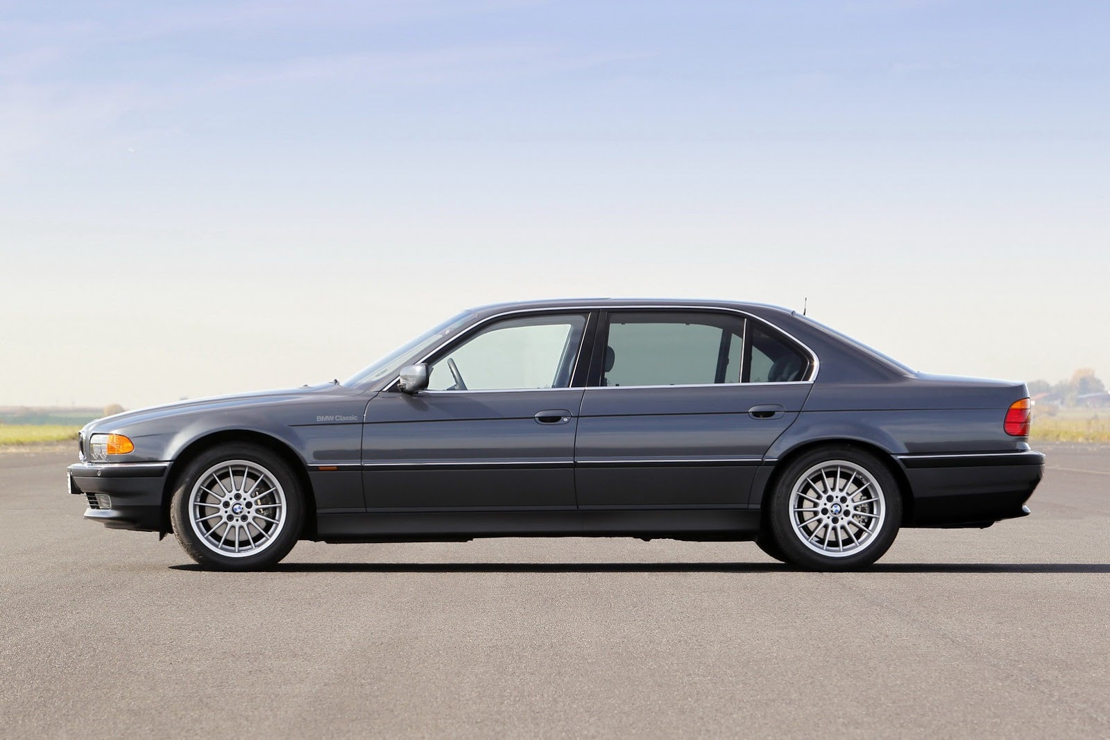 [BMW-V12-7-Series-14%255B2%255D.jpg]