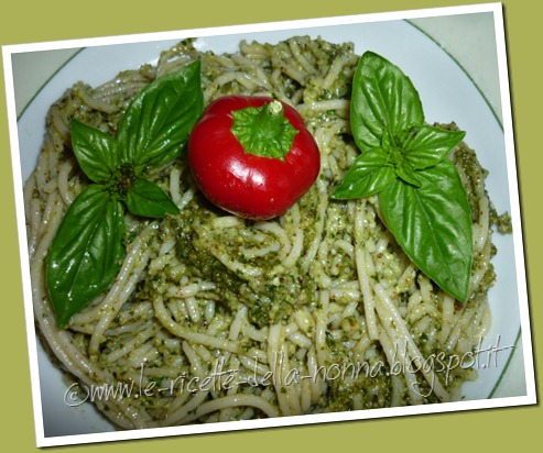 Spaghetti di riso semintegrale senza glutine con pesto di nocciole, basilico e peperoncino piccante (11)