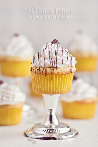 [cupcakes%2520cu%2520ananas%25201%255B5%255D.jpg]