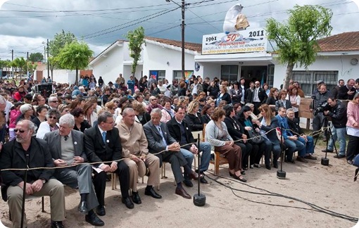 Una multitud se acercó a la escuela para participar de los festejos