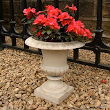 Mała waza metalowa, biała, P685, wys 32cm, śr 30cm