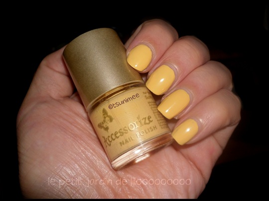 02-accessorize-nail-polish-sunny-yellow