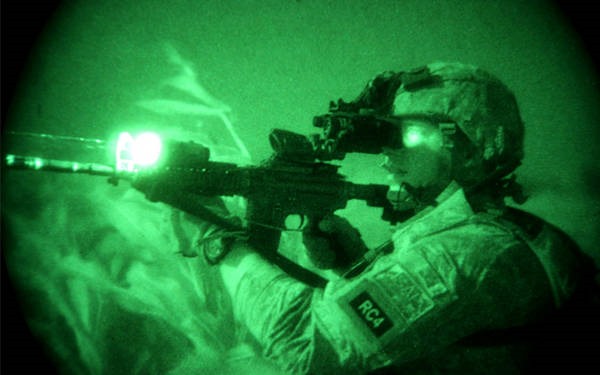 7- Óculos de visão noturna 7- Óculos de visão noturna