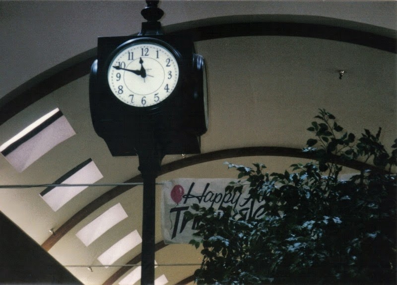 [01-Triangle-Mall-Clock-in-November-1.jpg]