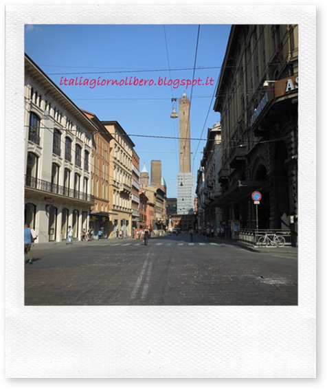 IGL Bologna centro, le due torri, via Rizzoli IGL Bologna centro, le due torri, via Rizzoli