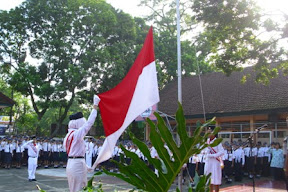 Upacara Hari Pahlawan Th. 2010
http://smpn6-mlg.sch.id/?page_id=1829
