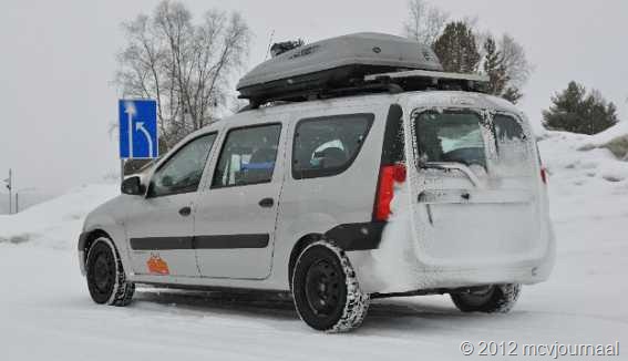 [Arctic-Roadtrip-Erik-met-Dacia-Logan%255B1%255D.jpg]