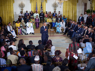 Barack Obama et des jeunes leaders africains. state.gov